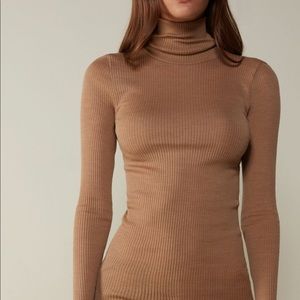 Intimissimi Long Sleeve Wool-Silk Turtleneck Top